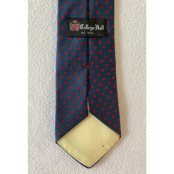 College Hall Men's Tie Navy With Red Squares 3.5” x 60" Imported From Italy EUC - Picture 3 of 6